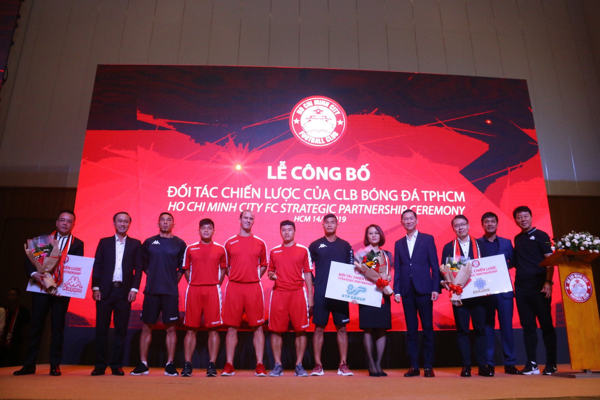 HLV Chung Hae-soung: Tôi đang bị dư luận ép phải vô địch V-League