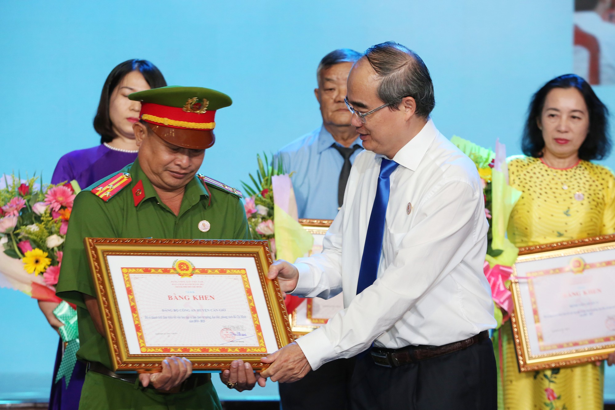Cần luật hóa đạo đức công vụ