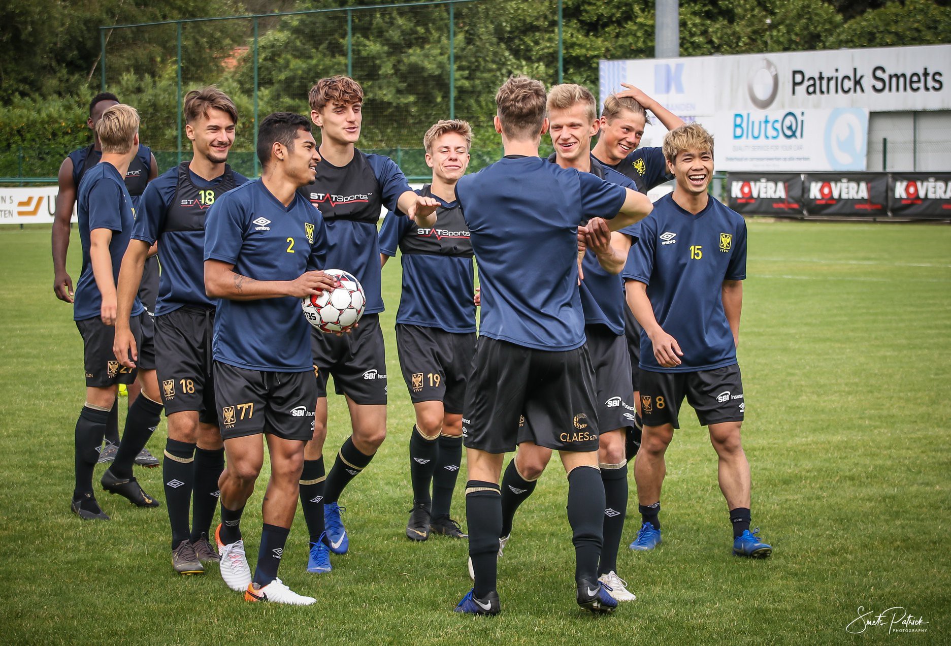 Công Phượng vui đùa cùng đội bóng mới trong trận giao hữu thắng Gent 4-2