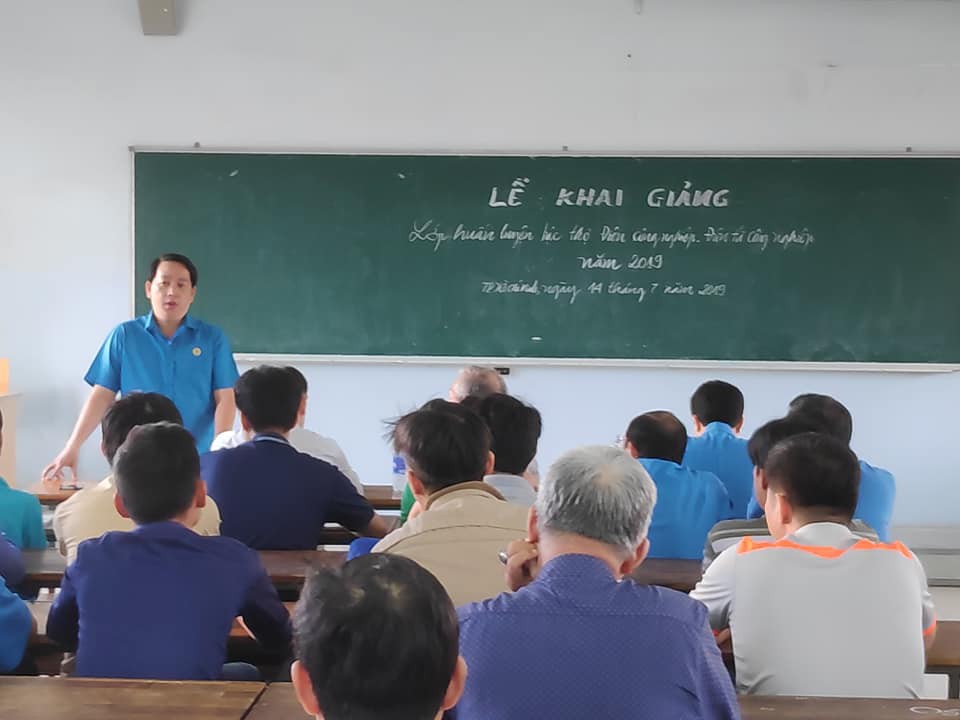 Nâng bậc thợ cho công nhân ngành điện, điện tử