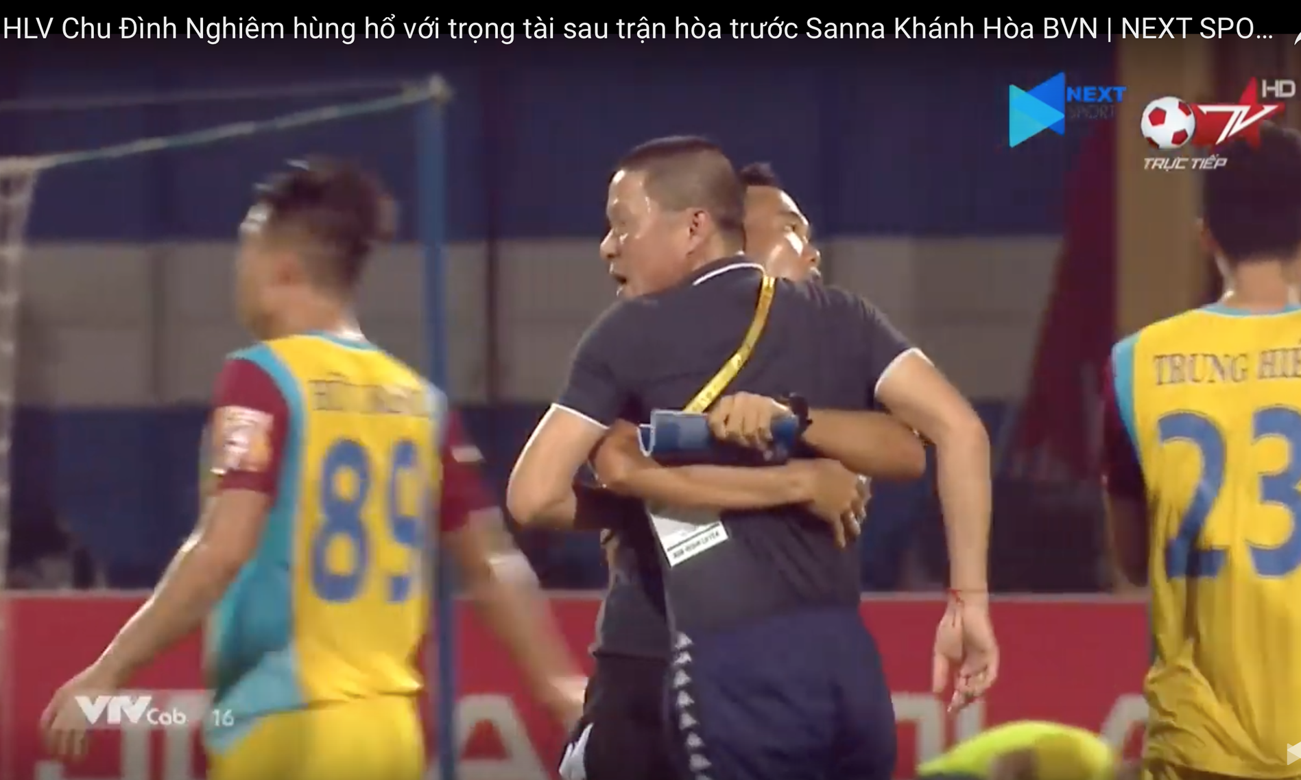 HLV Chu Đình Nghiêm “đòi ăn thua" với trọng tài