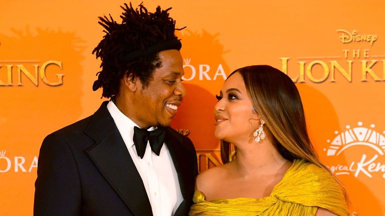 Siêu sao Beyonce diện đầm Công Trí ra mắt phim “Vua sư tử”
