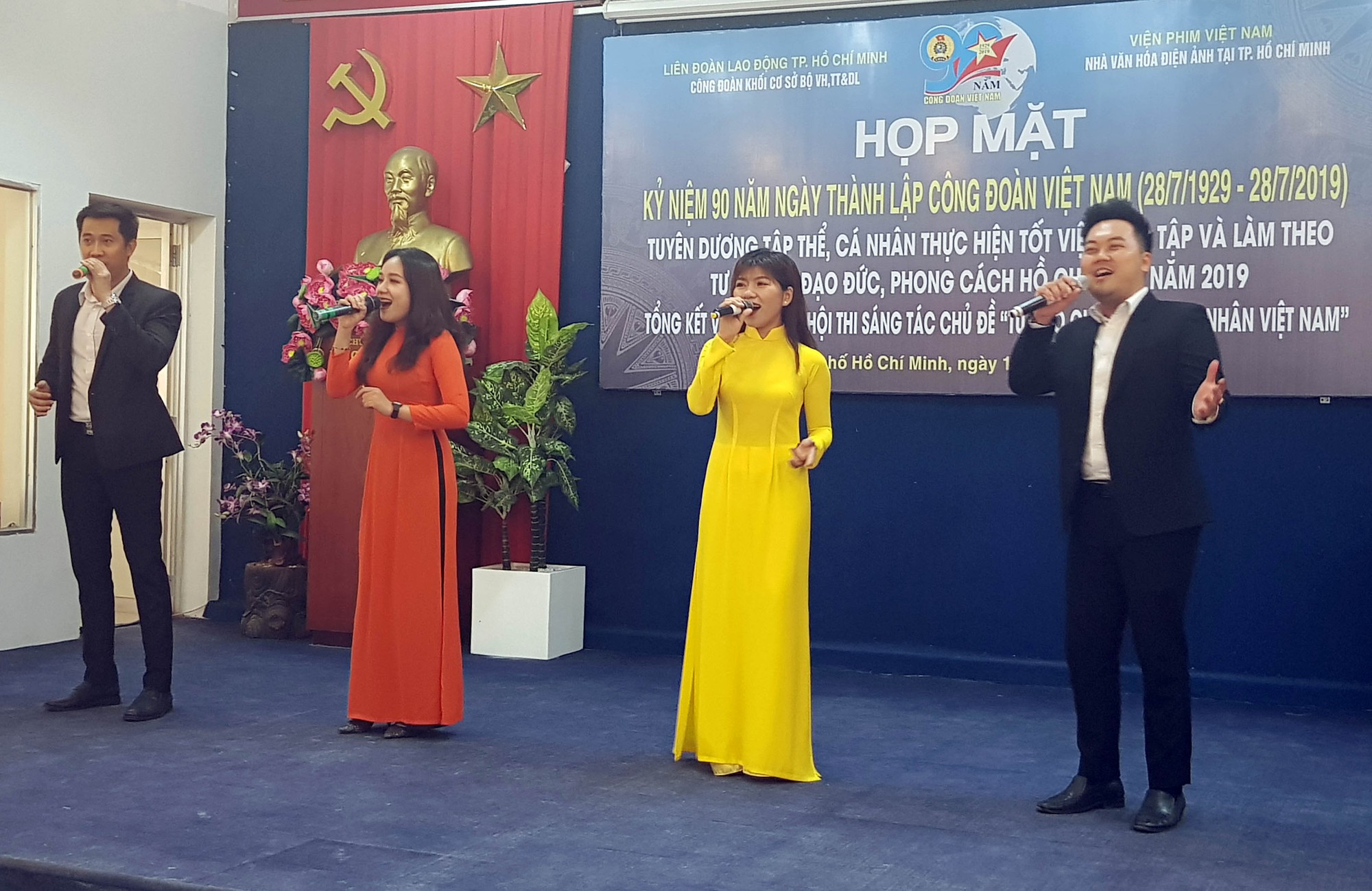Sáng tác tranh, ca khúc về giai cấp Công nhân