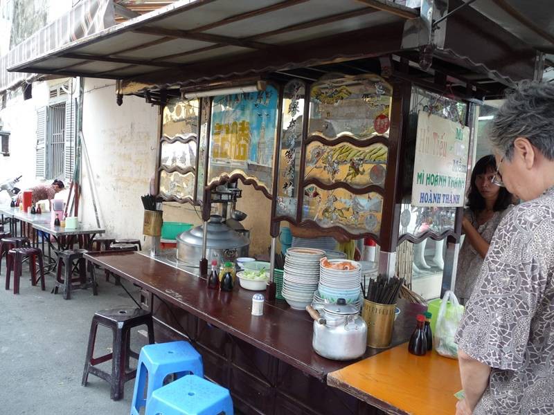 Thú vị với những tranh kiếng tuồng tích trên xe mì Tàu