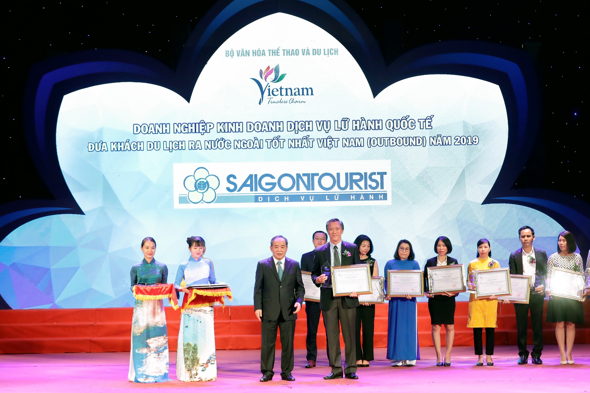 Lữ h&agrave;nh Saigontourist tiếp tục được vinh danh 4 Giải thưởng du lịch Việt Nam năm 2019 - Ảnh 3.