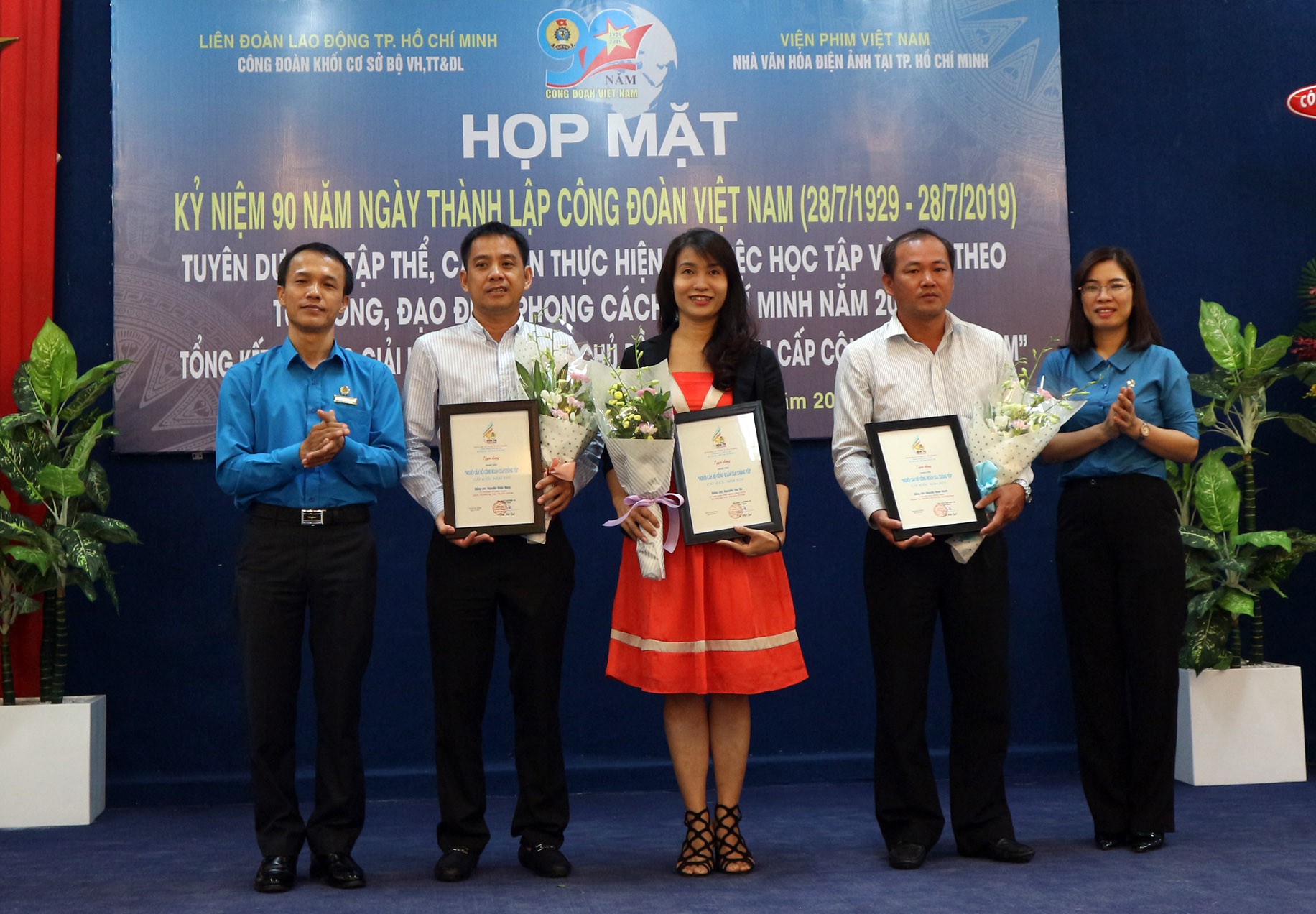 S&aacute;ng t&aacute;c tranh, ca kh&uacute;c về giai cấp C&ocirc;ng nh&acirc;n - Ảnh 1.