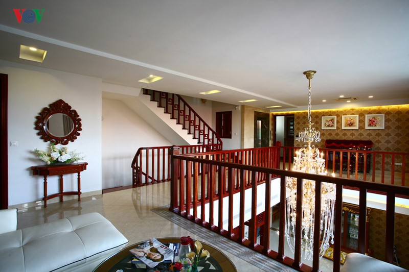 Biệt thự có hồ cá koi đẹp cuốn hút - Ảnh 14.