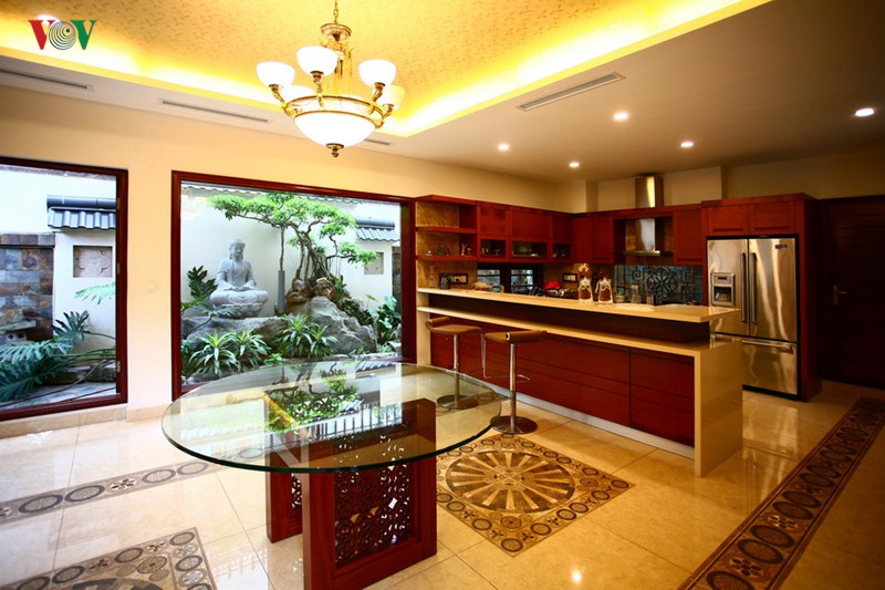 Biệt thự có hồ cá koi đẹp cuốn hút - Ảnh 9.