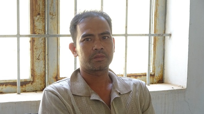Cầm dao xông vào trụ sở công an tìm CSGT "nói chuyện"