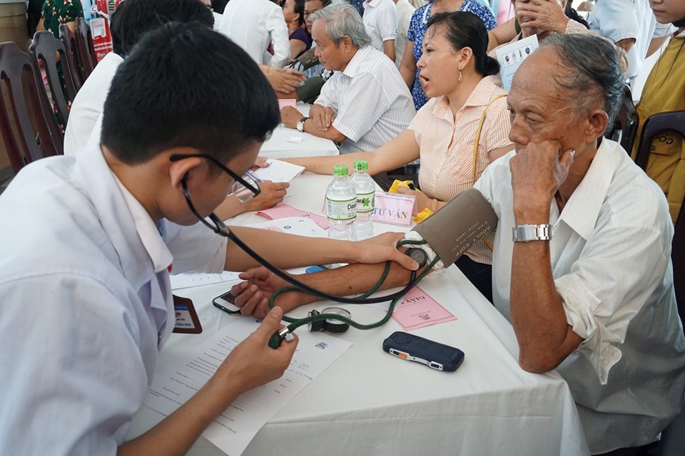 Khám sàng lọc bệnh lý đái tháo đường và tuyến giáp cho hàng ngàn người