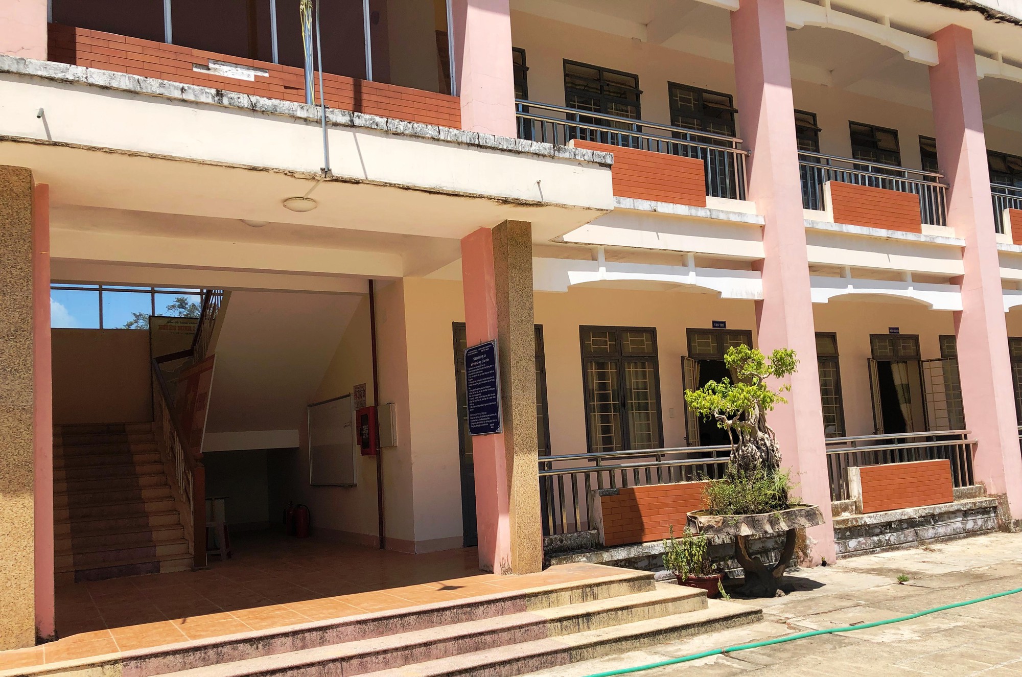 Về nơi c&oacute; tỉ lệ học sinh đỗ tốt nghiệp THPT... 0% ở Quảng Ng&atilde;i - Ảnh 4.