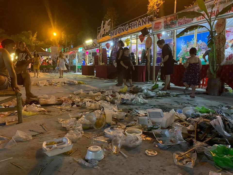 Ngập rác ở Festival ẩm thực quốc tế