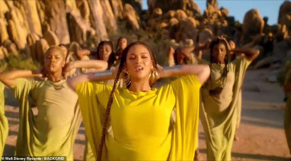 Ong chúa Beyonce được ngợi khen với thời trang sặc sỡ - Ảnh 10.