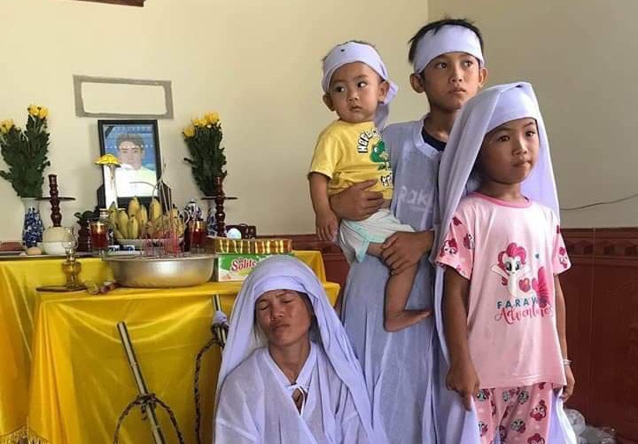 "Anh ơi, các con anh còn nhỏ quá, sao anh lại bỏ mẹ con em mà đi"