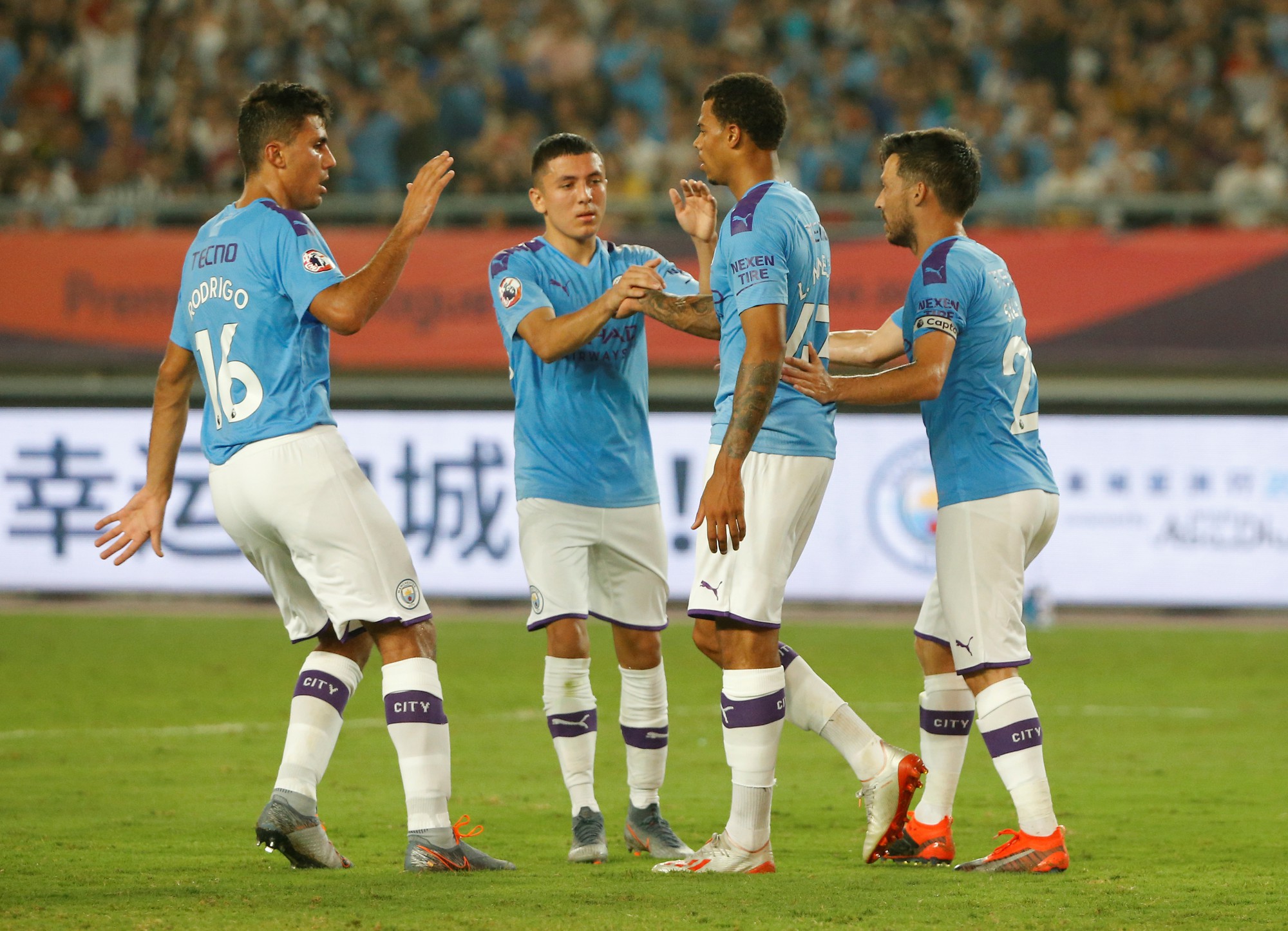 Sterling tỏa sáng, Man City đè bẹp West Ham ở Asia Trophy