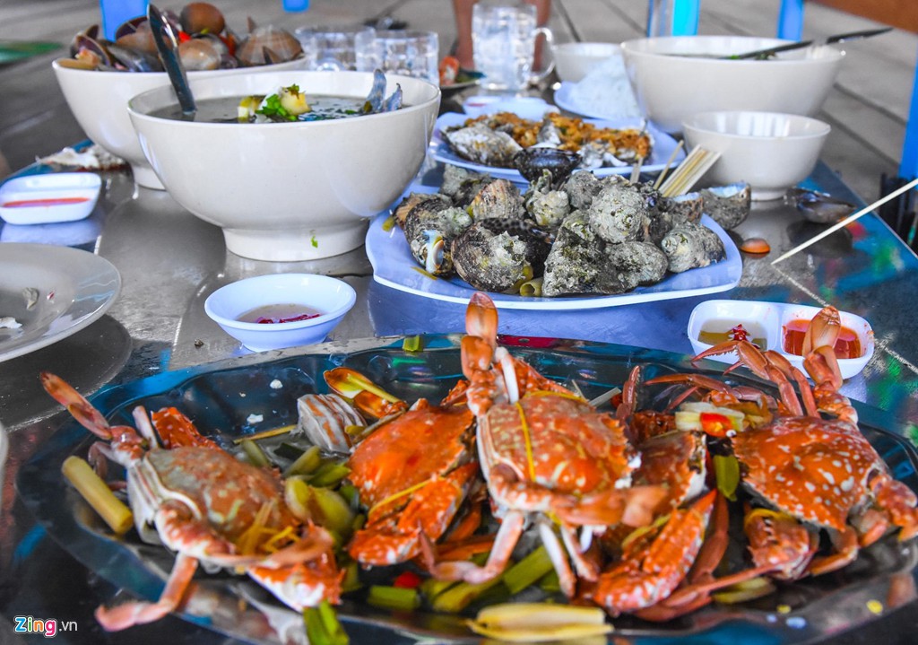 Con đường xuy&ecirc;n biển độc đ&aacute;o h&uacute;t kh&aacute;ch ở Quy Nhơn - Ảnh 10.