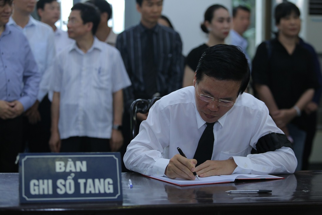 Thủ tướng Nguyễn Xu&acirc;n Ph&uacute;c tiễn biệt gi&aacute;o sư Ho&agrave;ng Tụy - Ảnh 12.