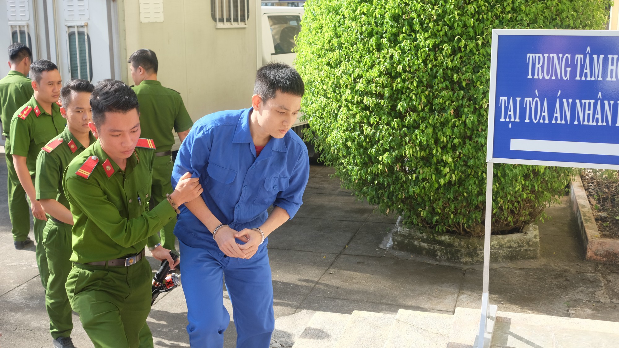Đang xét xử vụ thiếu úy tạt axít vợ sắp cưới ở Đà Nẵng: Bức xúc từ "tin nhắn tình cảm"?