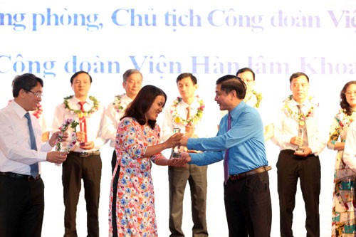 CÔNG ĐOÀN VIÊN CHỨC VIỆT NAM: Tuyên dương 90 cán bộ Công đoàn tiêu biểu