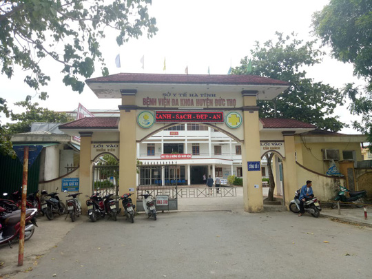 B&eacute; trai sơ sinh tử vong với vết thương d&agrave;i tr&ecirc;n cổ - Ảnh 1.