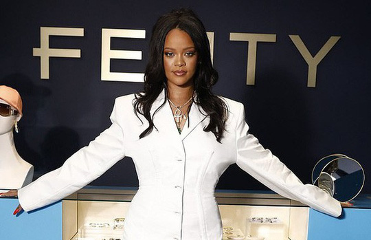 Rihanna được vinh danh là nữ ca sĩ giàu nhất thế giới