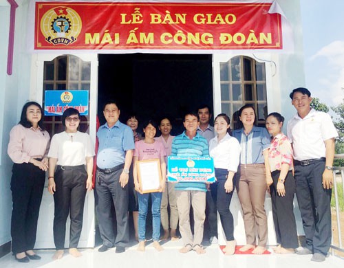 B&Igrave;NH DƯƠNG: Hỗ trợ đo&agrave;n vi&ecirc;n ngh&egrave;o an cư - Ảnh 1.