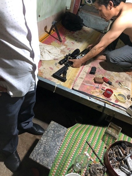 Từ vụ hỗn chiến phát hiện "kho" súng trong nhà 1 chủ nợ