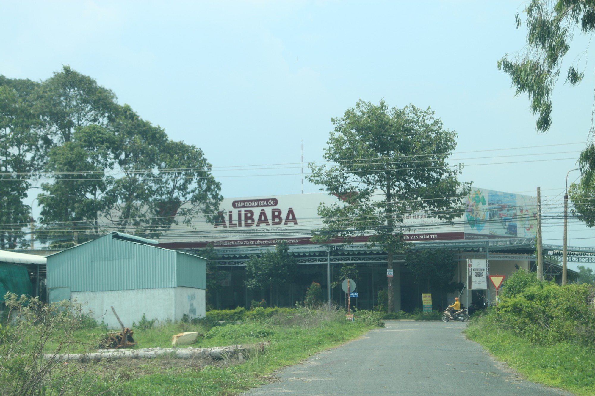 Th&ecirc;m 1 dự &aacute;n c&ocirc;ng ty Alibaba rao b&aacute;n đất nền bị cưỡng chế s&aacute;ng mai - Ảnh 3.