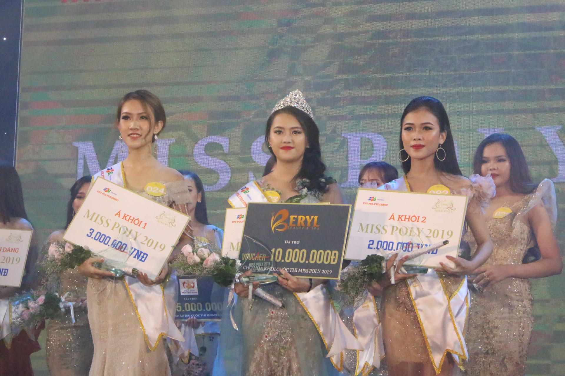 Tân sinh viên bùng nổ cùng dàn sao "khủng" và Miss Poly 2019