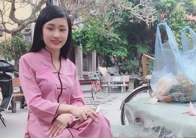 "Horgirl" mất kiểm soát khi thấy cô gái khác chụp ảnh trong phòng ngủ bạn trai