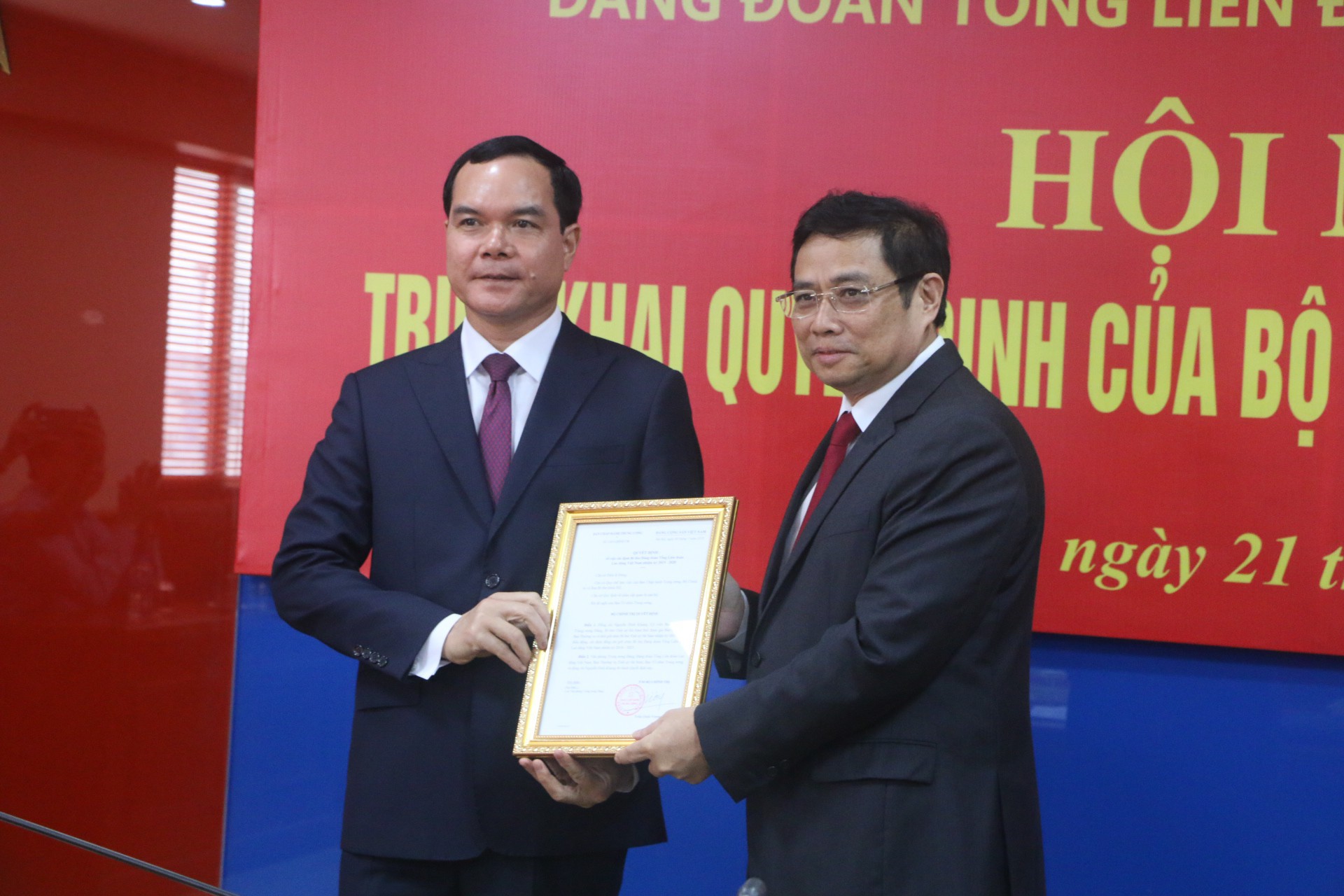 Bộ Ch&iacute;nh trị chỉ định &ocirc;ng Nguyễn Đ&igrave;nh Khang giữ chức B&iacute; thư Đảng đo&agrave;n Tổng LĐLĐ Việt Nam - Ảnh 1.