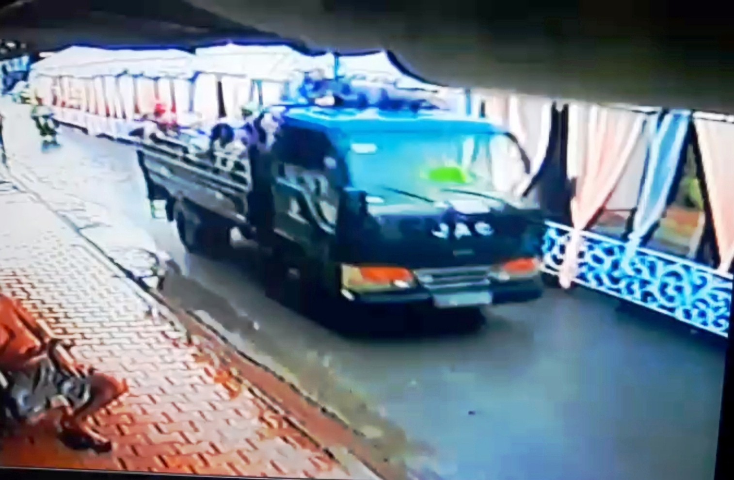 Vụ nổ s&uacute;ng ở Tiền Giang: X&aacute;c định nh&oacute;m giang hồ kh&eacute;t tiếng - Ảnh 2.