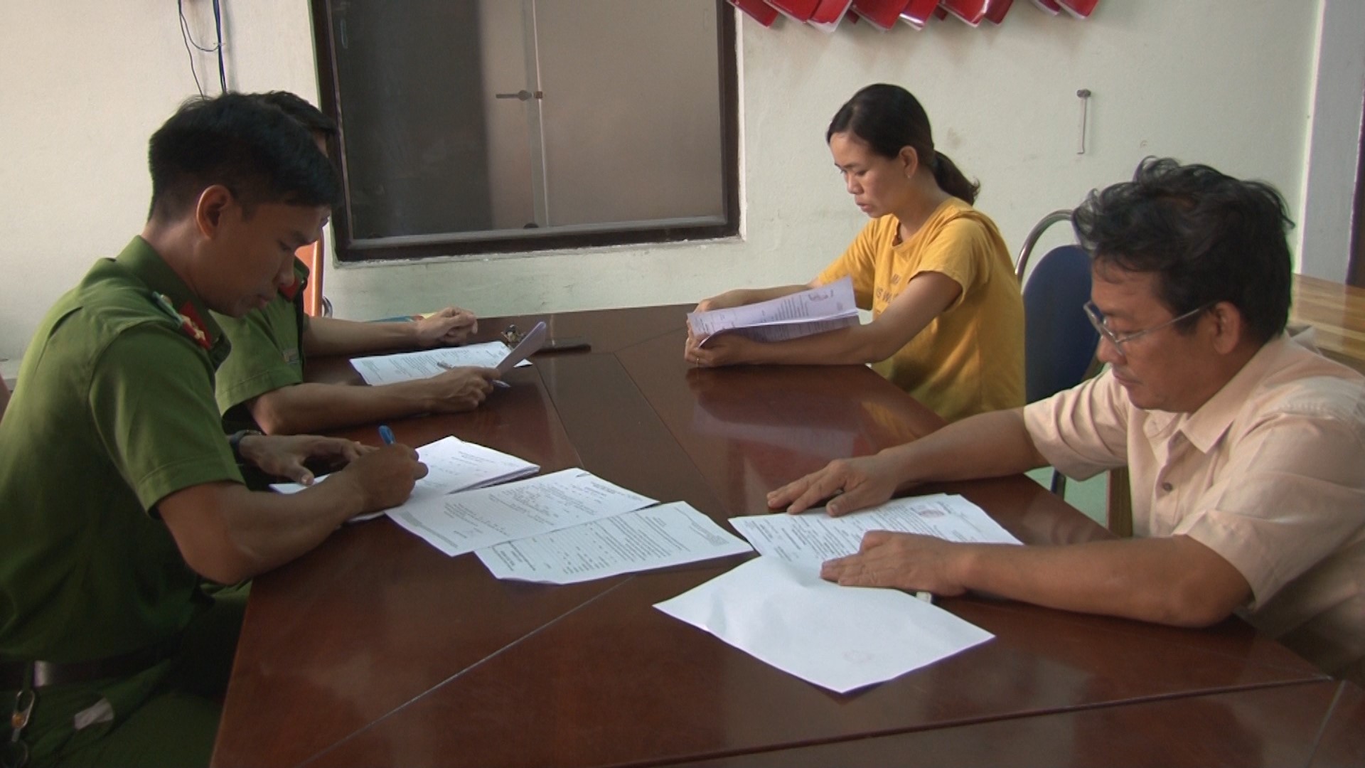 Vụ buôn bán hóa đơn hợp thức hóa cát lậu: Khởi tố thêm 2 đối tượng