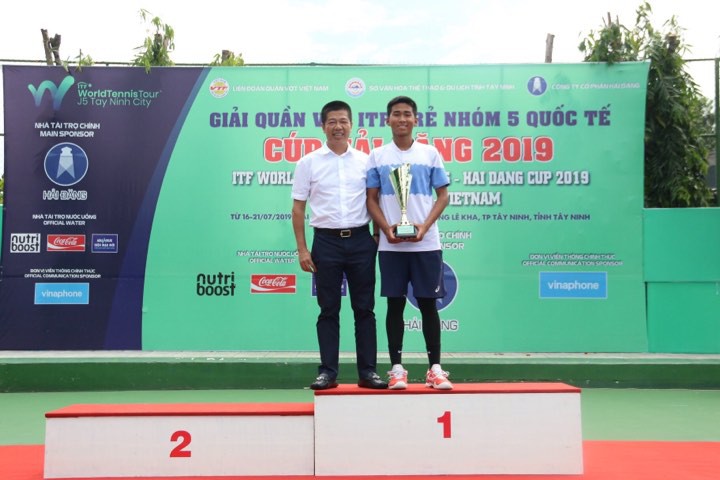 Để Minh Đức đi xa hơn với quần vợt đỉnh cao