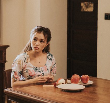 Không nhận ra diễn viên nhí Nhật Hạ trong phim "Mùi ngò gai" năm nào