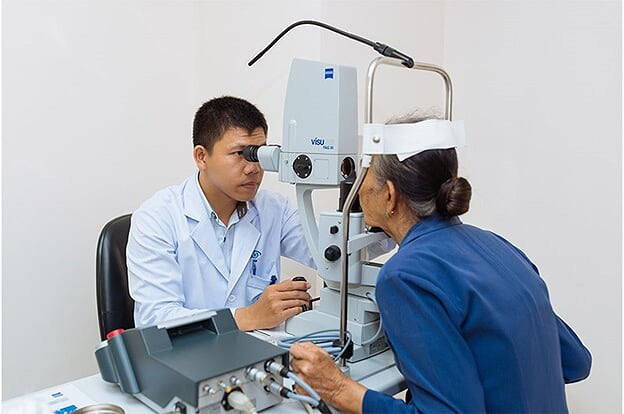 Chương tr&igrave;nh kh&aacute;m mắt v&agrave; phẫu thuật PHACO miễn ph&iacute; nh&acirc;n ng&agrave;y Thương binh - Liệt sỹ - Ảnh 1.
