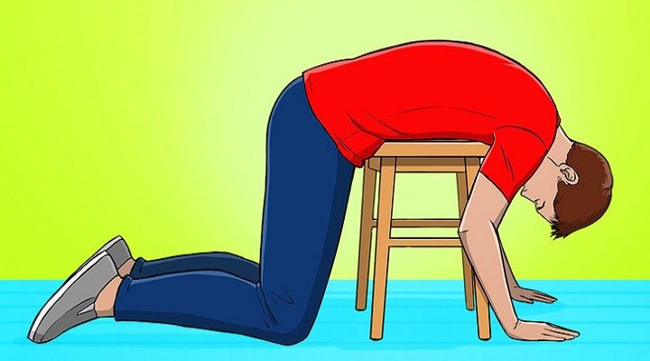 6 c&aacute;ch giảm đau lưng nhanh ch&oacute;ng sau khi ngồi l&agrave;m việc cả ng&agrave;y - Ảnh 1.