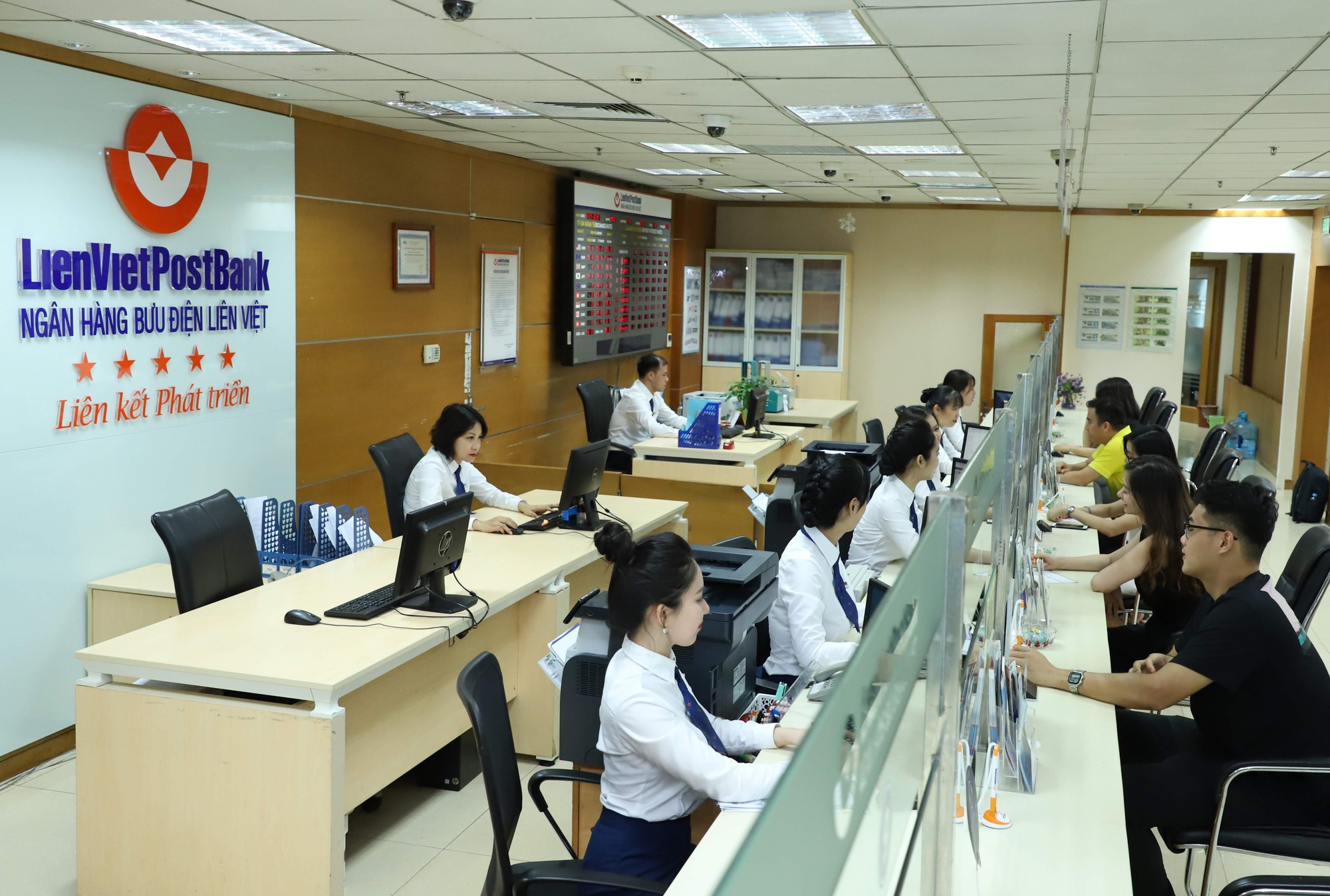 LienVietPostBank phát hành thành công 3.100 tỉ đồng trái phiếu kỳ hạn 10 năm