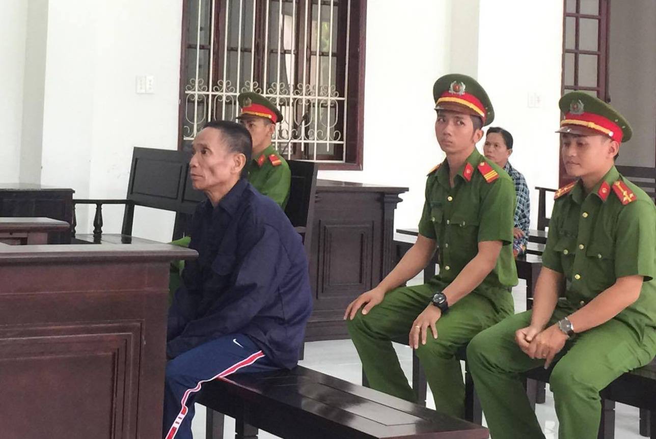 Đến nhậu từ sáng tới chiều không nghỉ, kẻ nghiện rượu lấy búa đánh chết chủ nhà