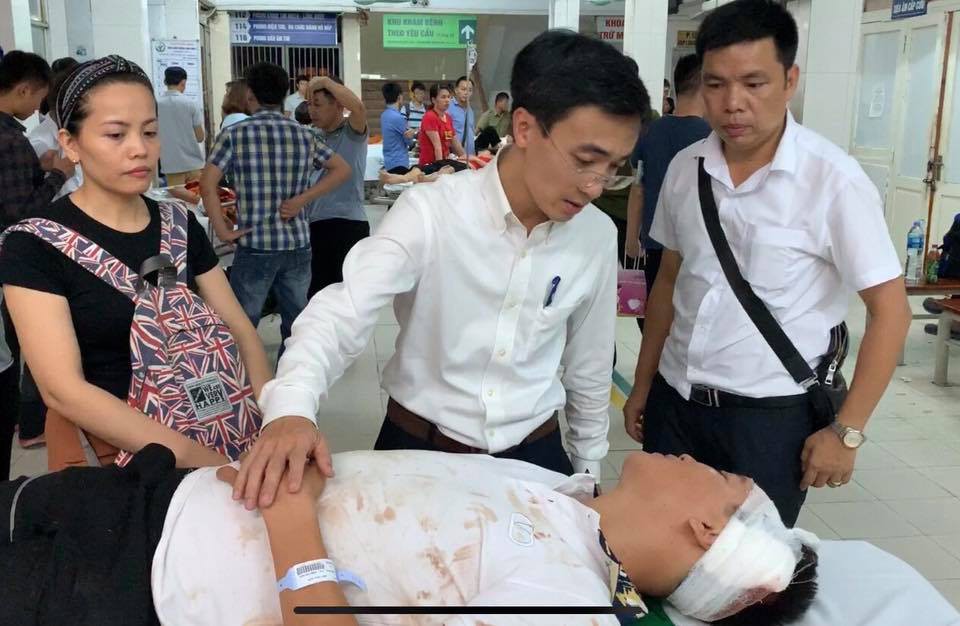Xe chở đo&agrave;n thiện nguyện gặp nạn, 2 gi&aacute;o vi&ecirc;n v&agrave; nữ sinh 18 tuổi thiệt mạng - Ảnh 1.