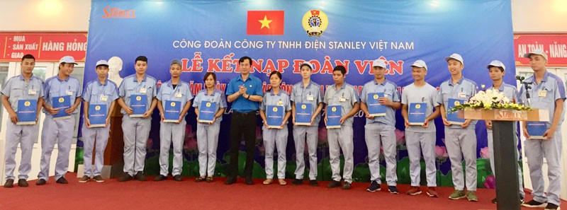 CÔNG TY TNHH ĐIỆN STANLEY Việt Nam: Kết nạp thêm 150 đoàn viên mới