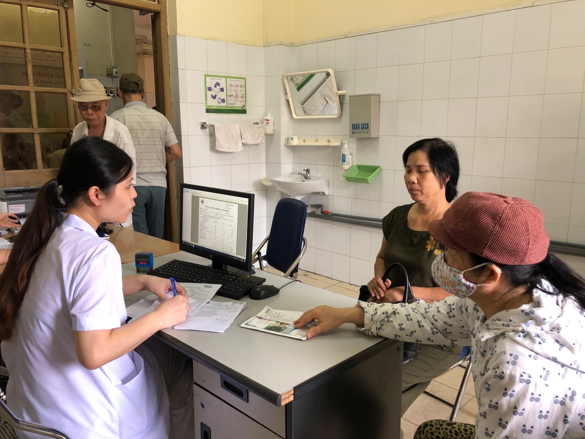 Hơn 3.400 l&atilde;nh đạo mất ghế, ng&agrave;nh y tế giảm chi h&agrave;ng trăm ng&agrave;n tỉ đồng - Ảnh 2.