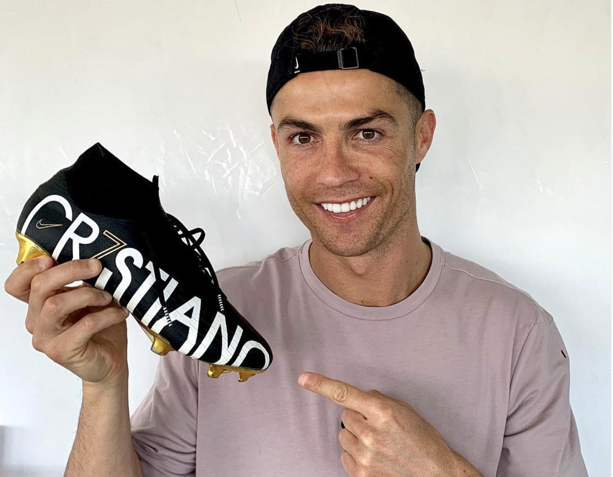 Ronaldo cho Neymar, Messi "ngửi khói" về thu nhập Instagram