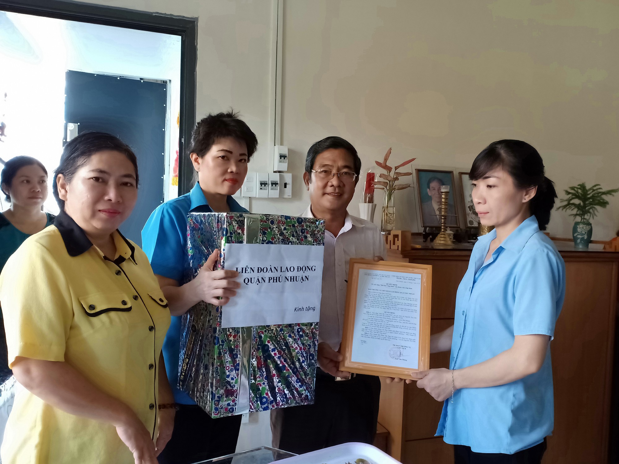 Gi&uacute;p đo&agrave;n vi&ecirc;n kh&oacute; khăn an cư - Ảnh 1.