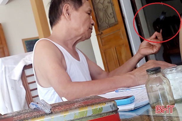 "Thầy lang" ở Hà Tĩnh dùng kính lúp chẩn đoán... bệnh dại!