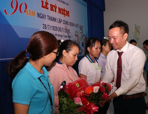 Bình Dương: Chăm lo cho đoàn viên bệnh hiểm nghèo