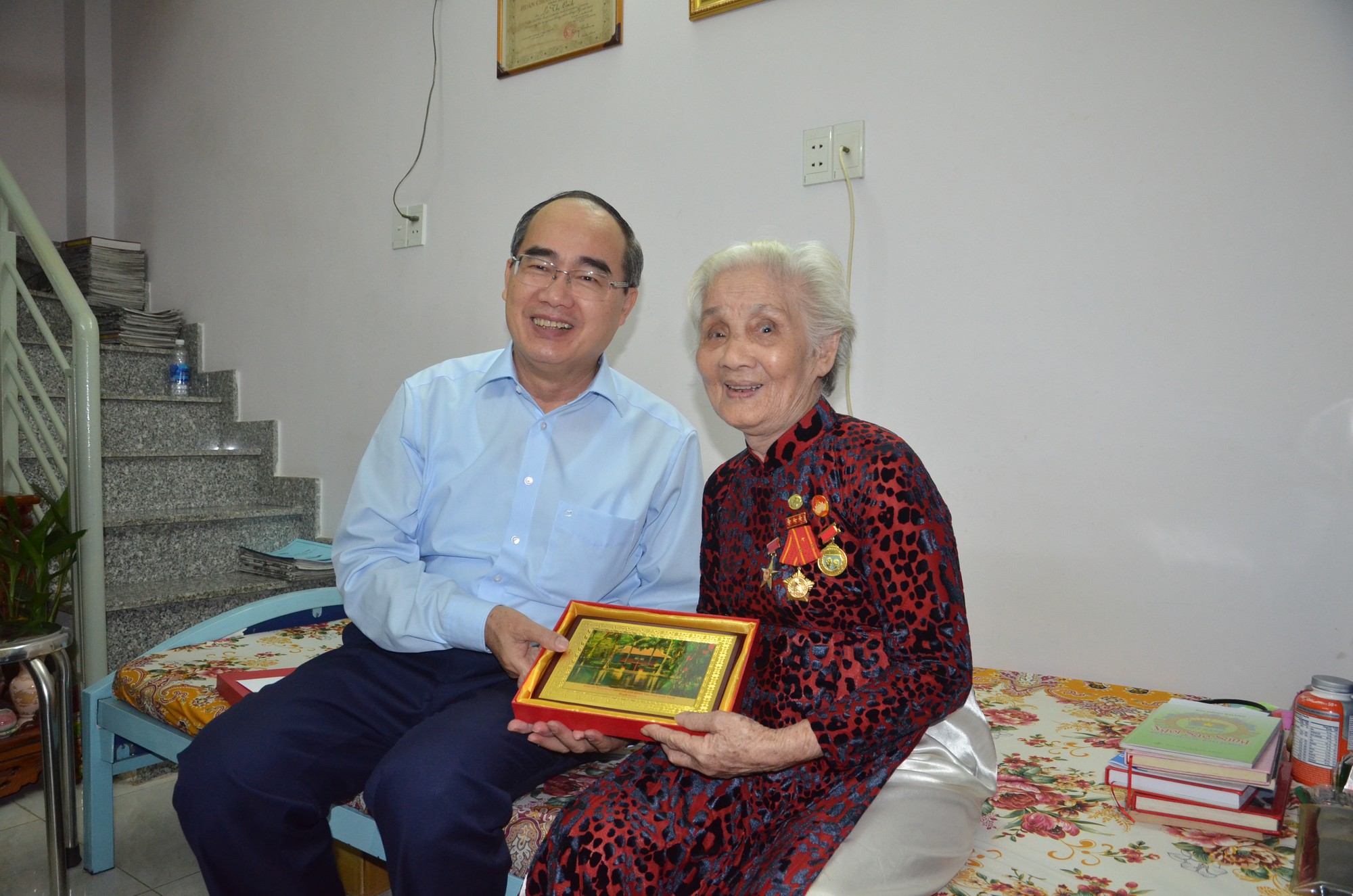 Bí thư Nguyễn Thiện Nhân thăm gia đình chính sách