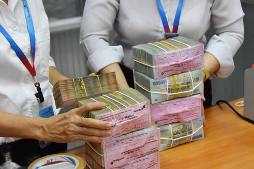 Ngân hàng lại tăng lãi suất