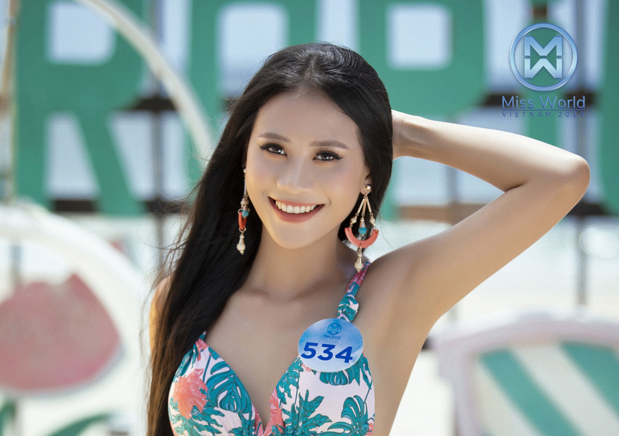 Ứng viên Hoa hậu Thế giới Việt Nam nóng bỏng với bikini