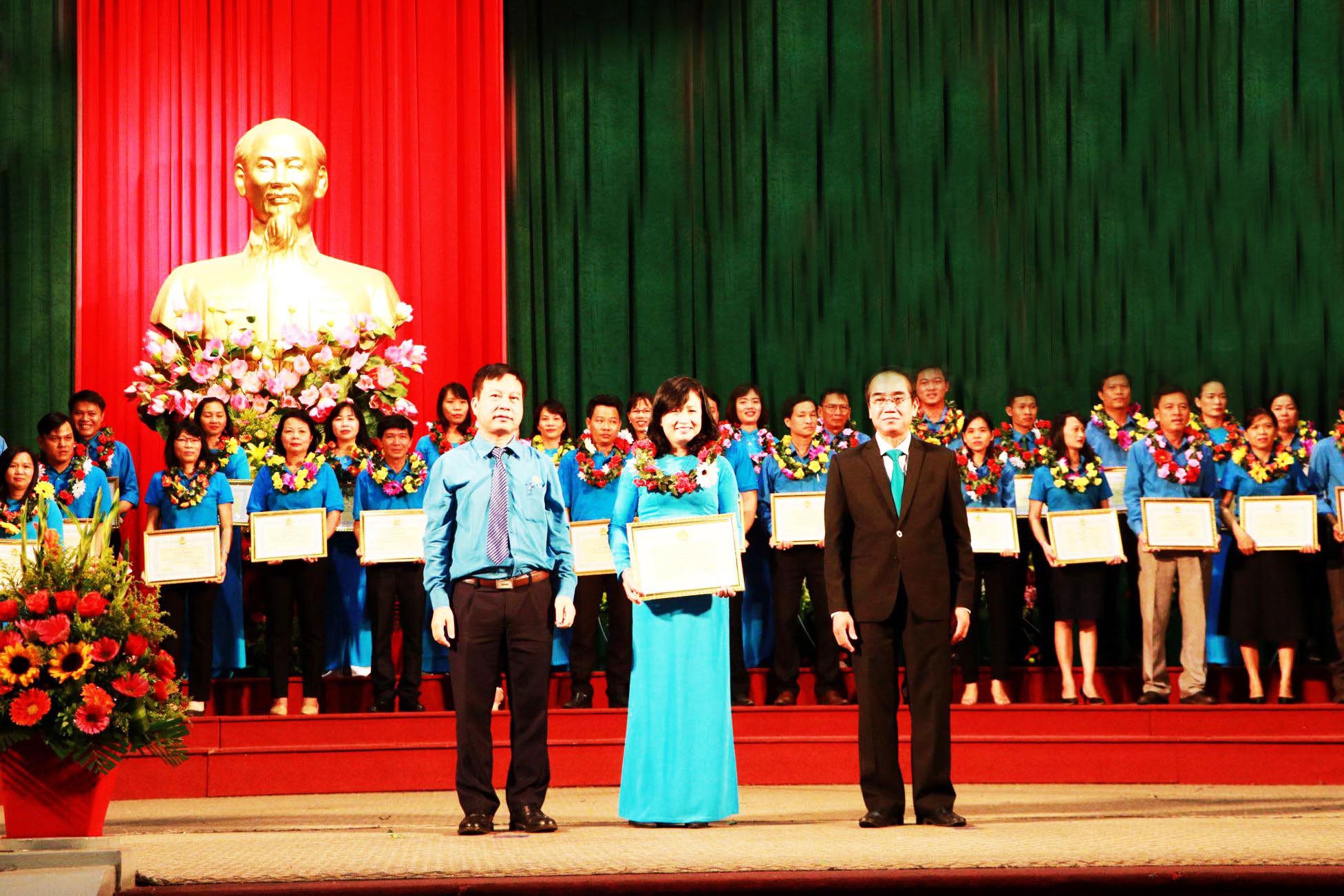 THỪA THIÊN - HUẾ: Tuyên dương 90 cán bộ Công đoàn tiêu biểu
